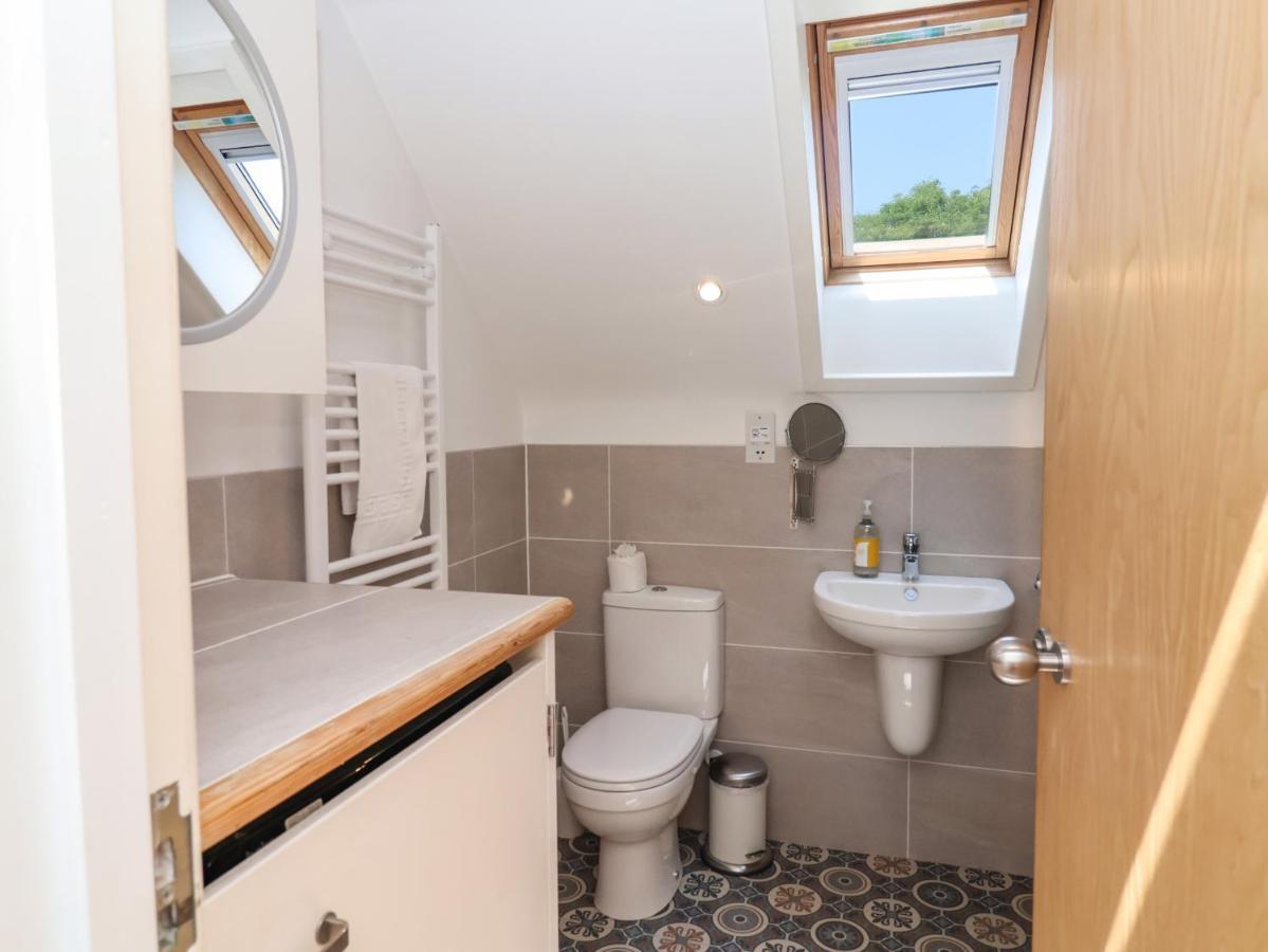 The Penthouse Apartment Лайм Риджис Екстериор снимка