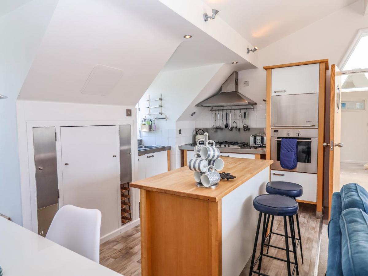 The Penthouse Apartment Лайм Риджис Екстериор снимка