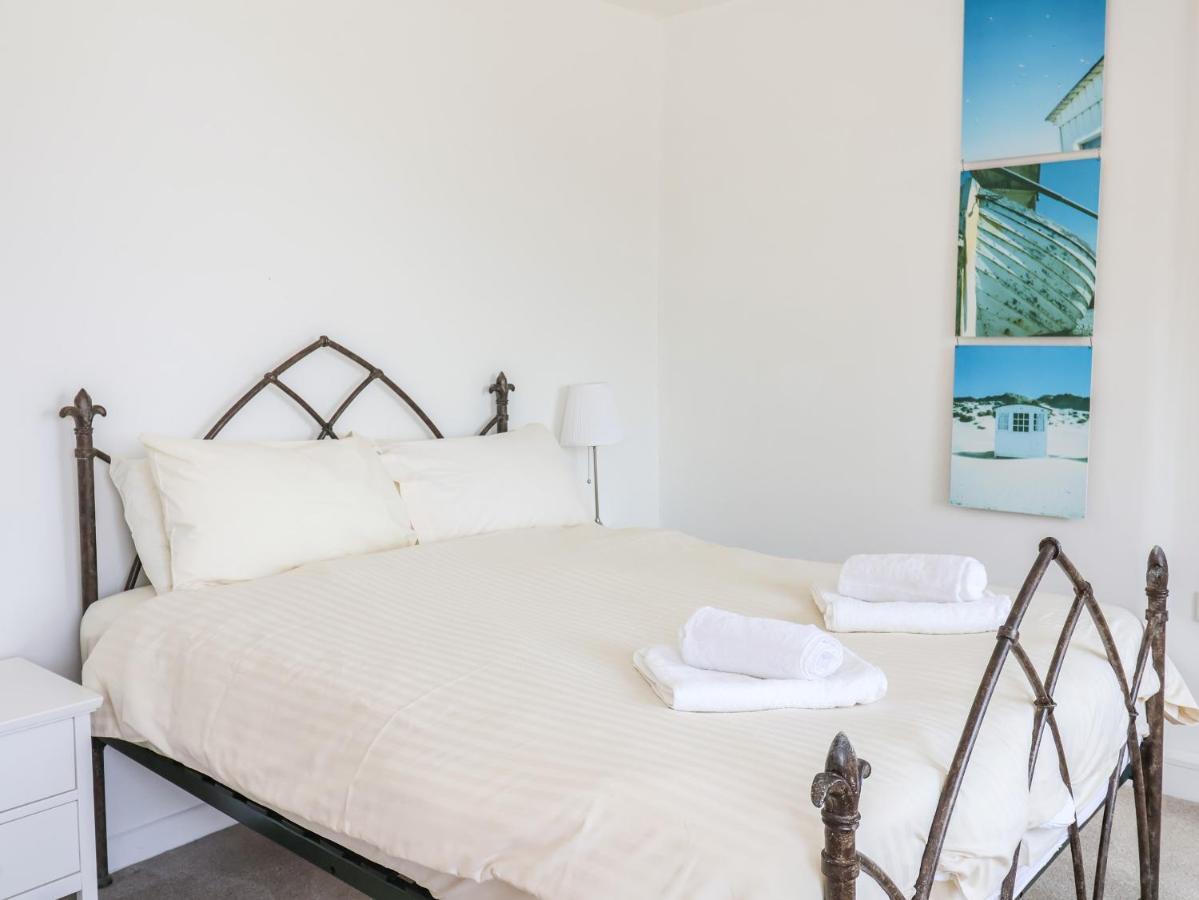 The Penthouse Apartment Лайм Риджис Екстериор снимка