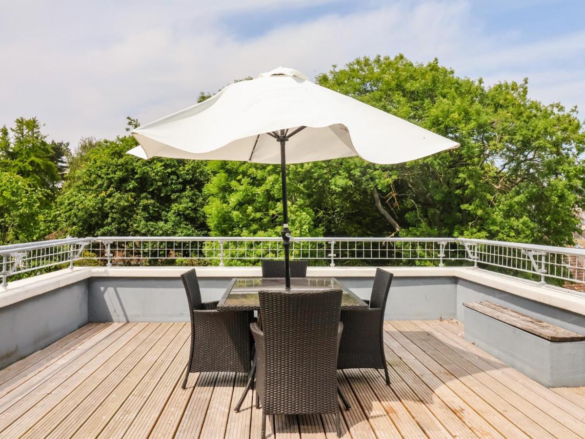 The Penthouse Apartment Лайм Риджис Екстериор снимка
