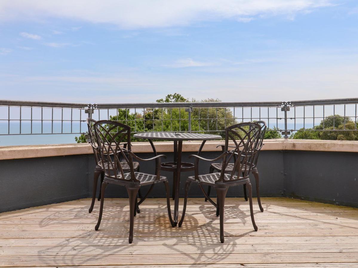 The Penthouse Apartment Лайм Риджис Екстериор снимка